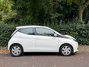 Used 2017 Toyota Aygo X-Play White - Interior and Exterior details 5