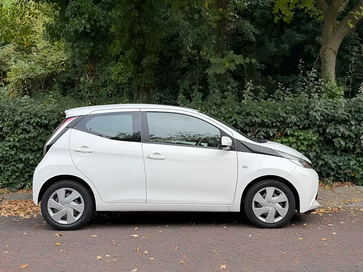 Used 2017 Toyota Aygo X-Play White - Interior and Exterior details 5