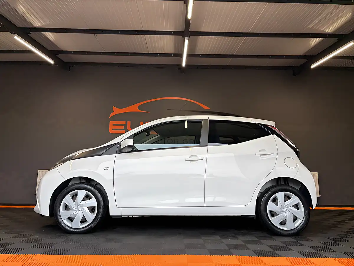 Used 2017 Toyota Aygo X-Play White - Interior and Exterior details 10
