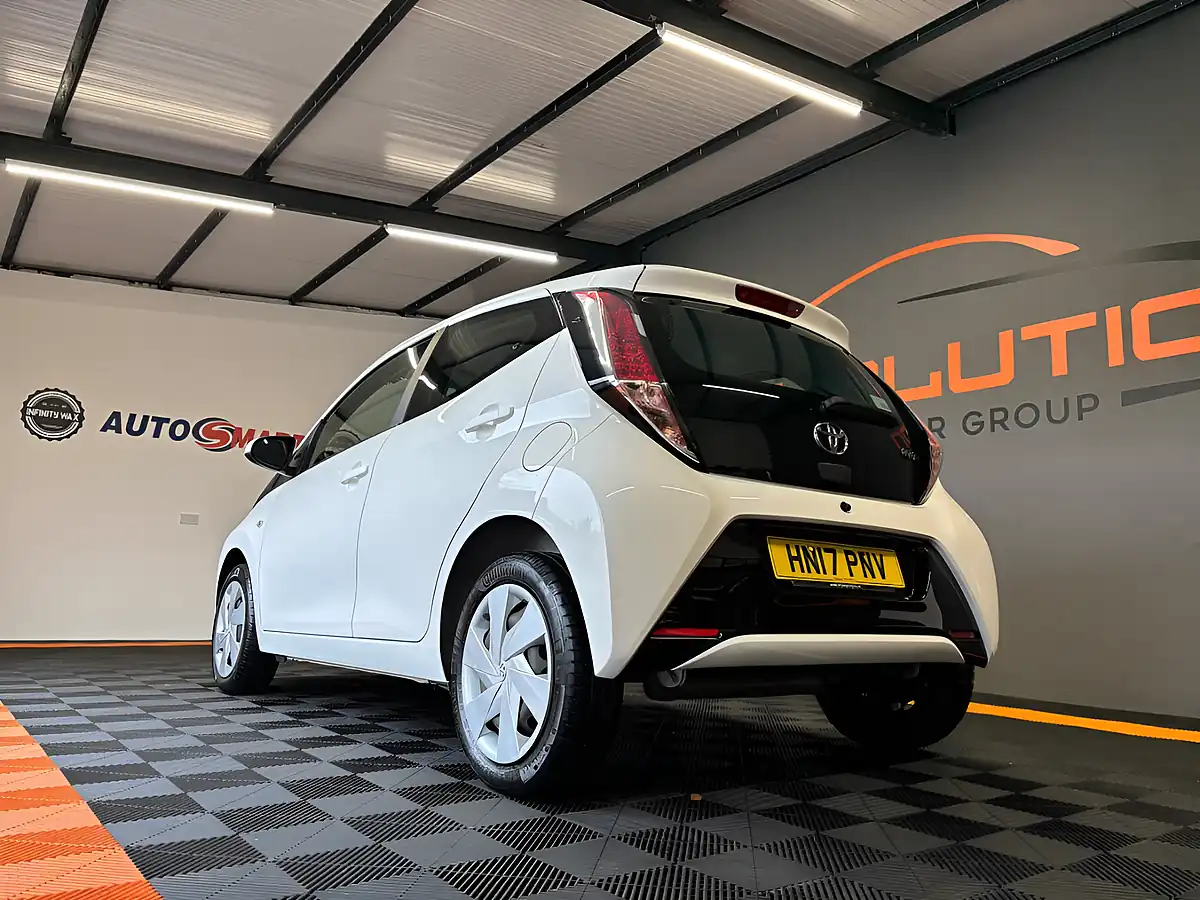 Used 2017 Toyota Aygo X-Play White - Interior and Exterior details 3