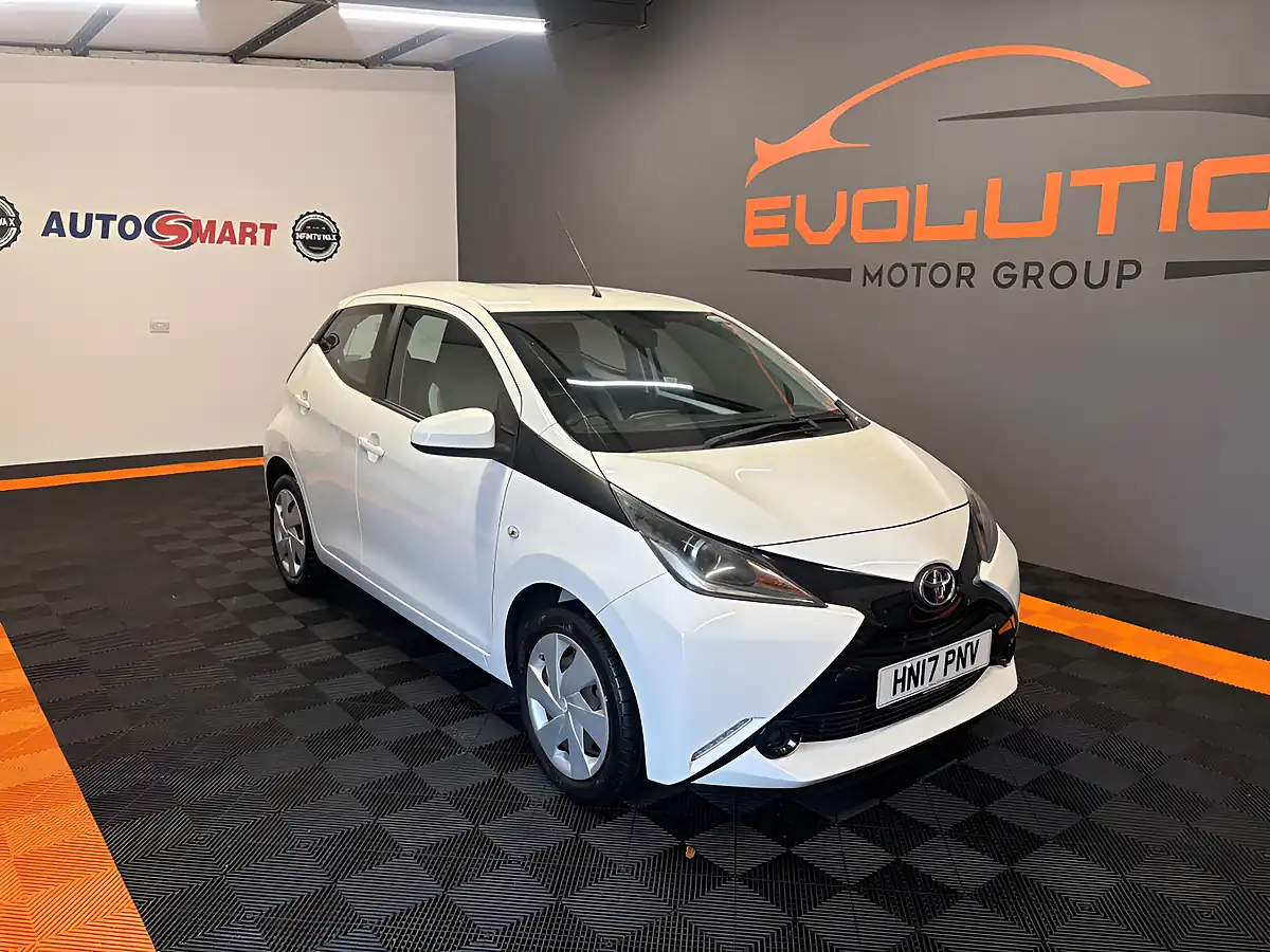 Used 2017 Toyota Aygo X-Play White - Interior and Exterior details 4