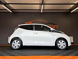 Used 2017 Toyota Aygo X-Play White - Interior and Exterior details 6