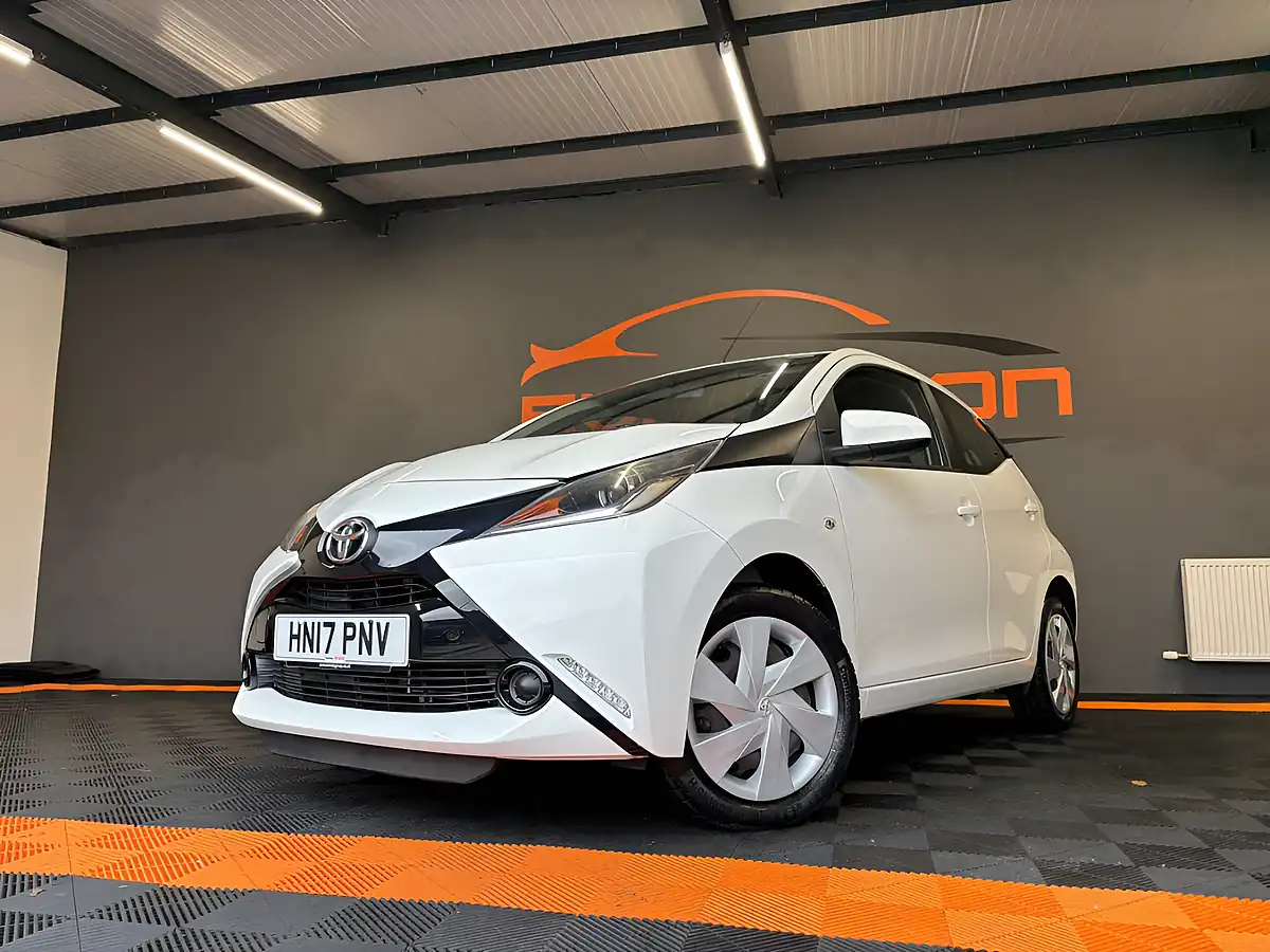 Used 2017 Toyota Aygo X-Play White - Interior and Exterior details 7