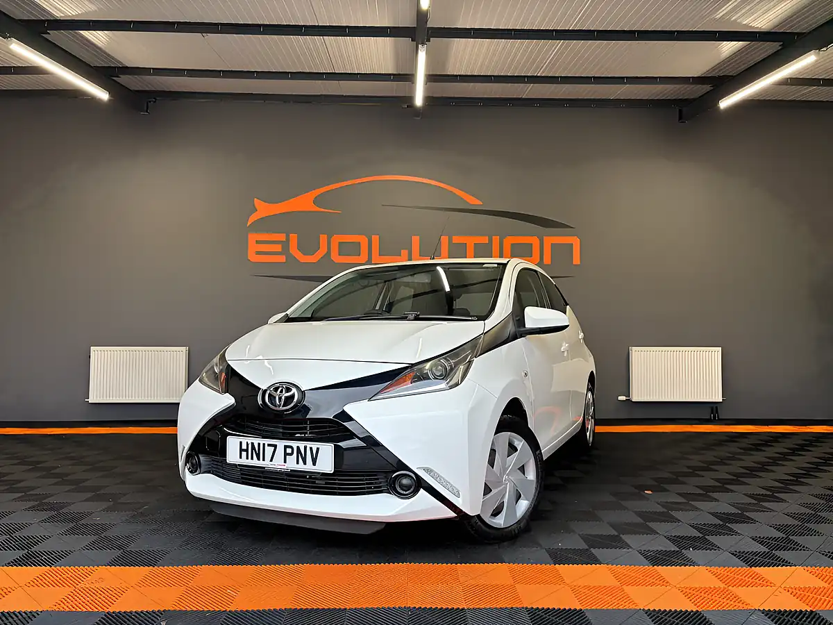 Used 2017 Toyota Aygo X-Play White - Interior and Exterior details 9