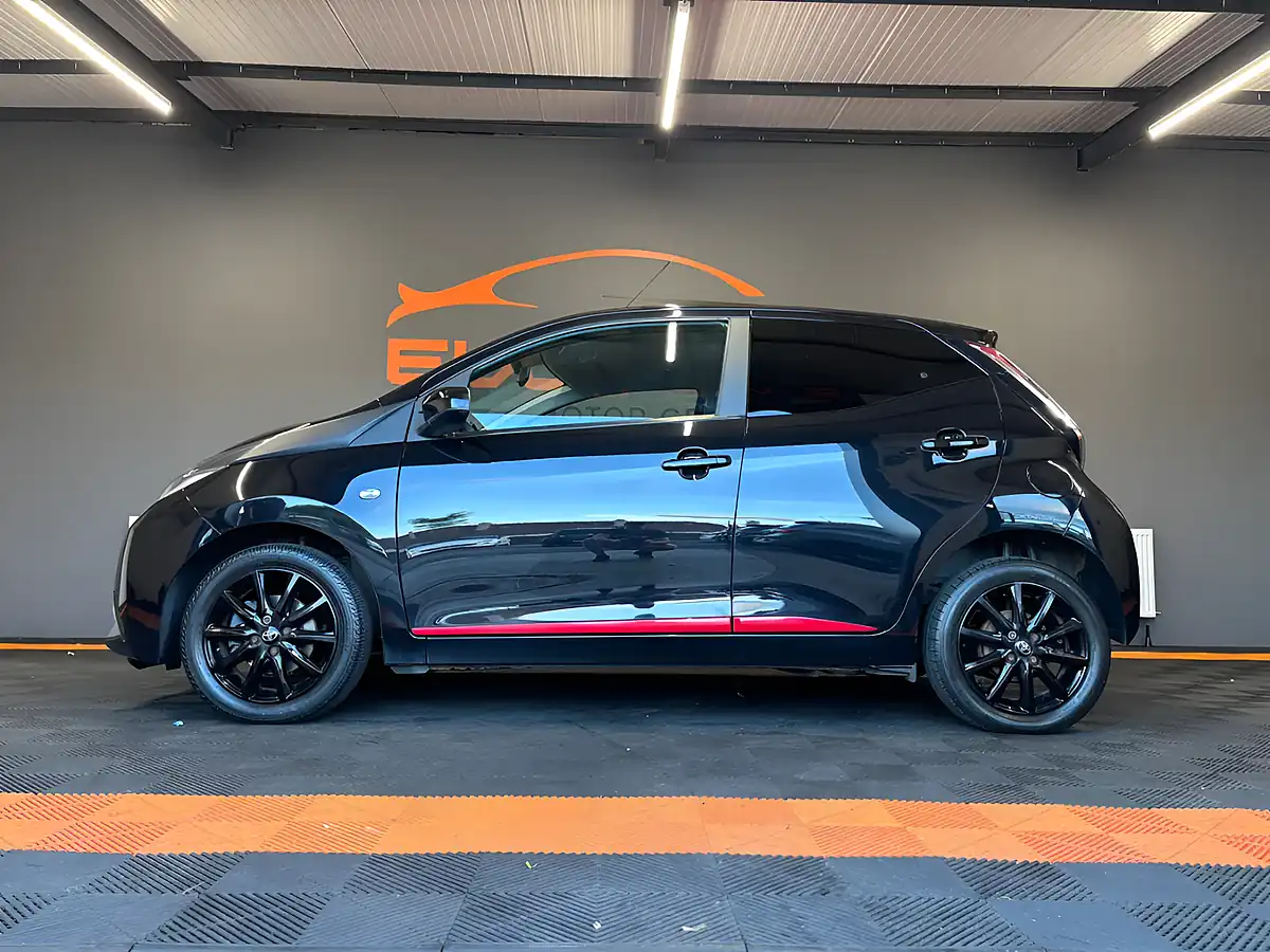 Used 2017 Toyota Aygo X-Press Black - Interior and Exterior details 4