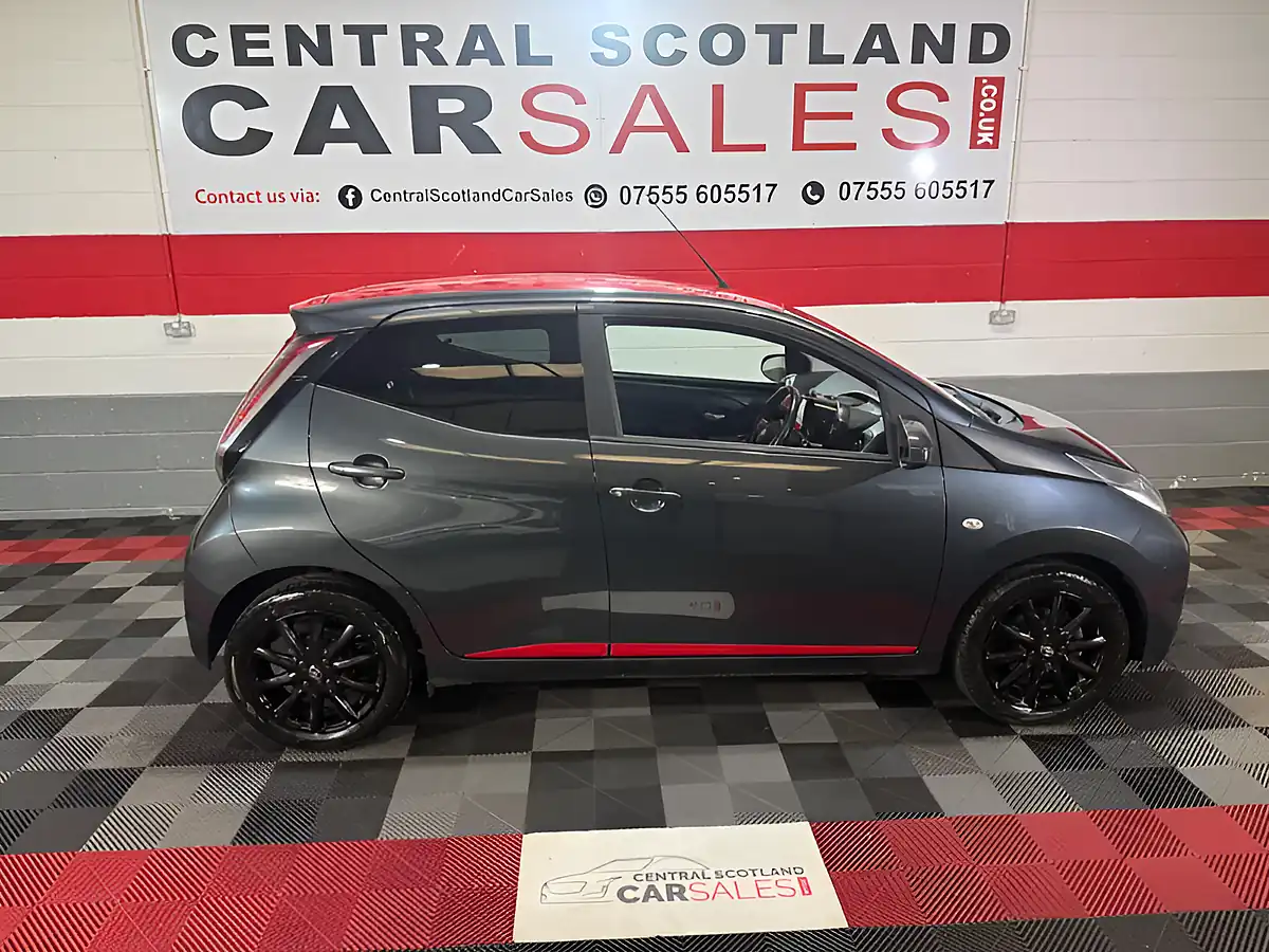 Used 2017 Toyota Aygo X-Press Grey - Interior and Exterior details 5
