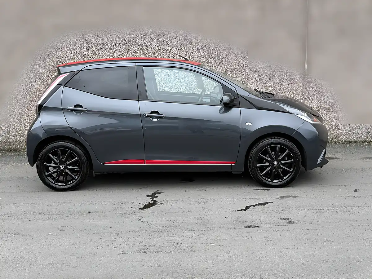 Used 2017 Toyota Aygo X-Press Grey - Interior and Exterior details 4