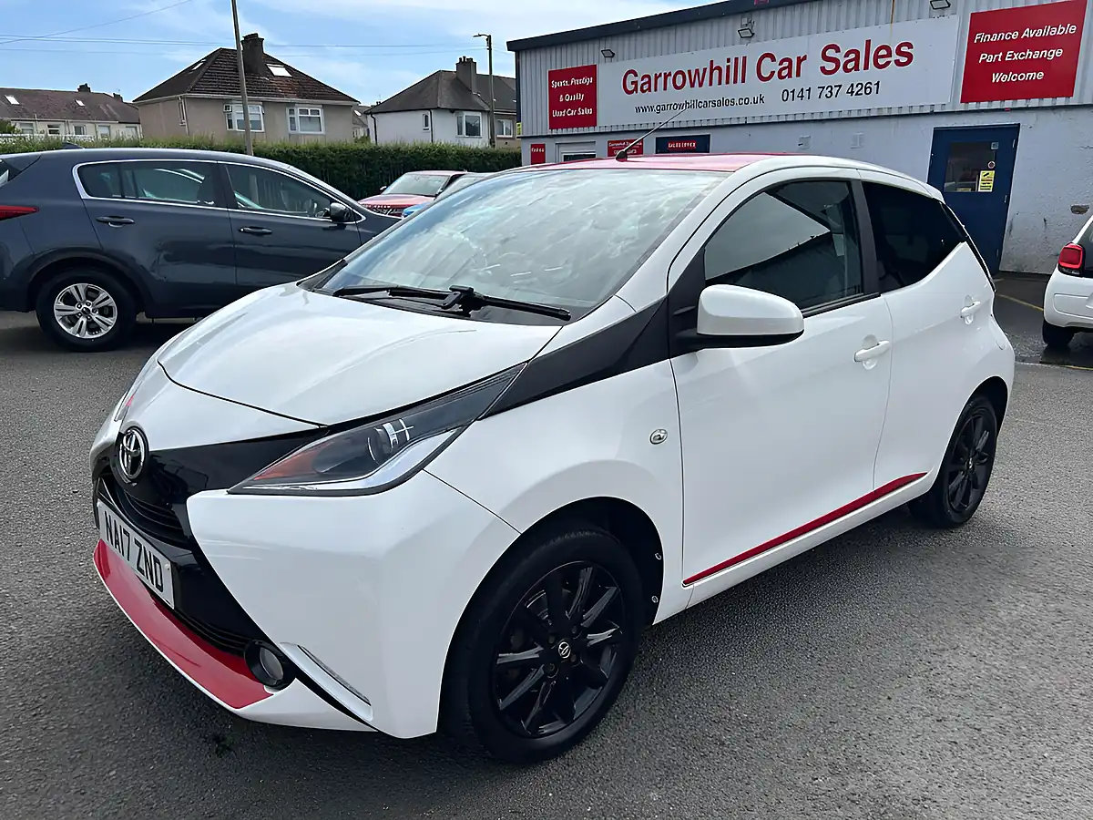 Used 2017 Toyota Aygo X-Press White - Front View