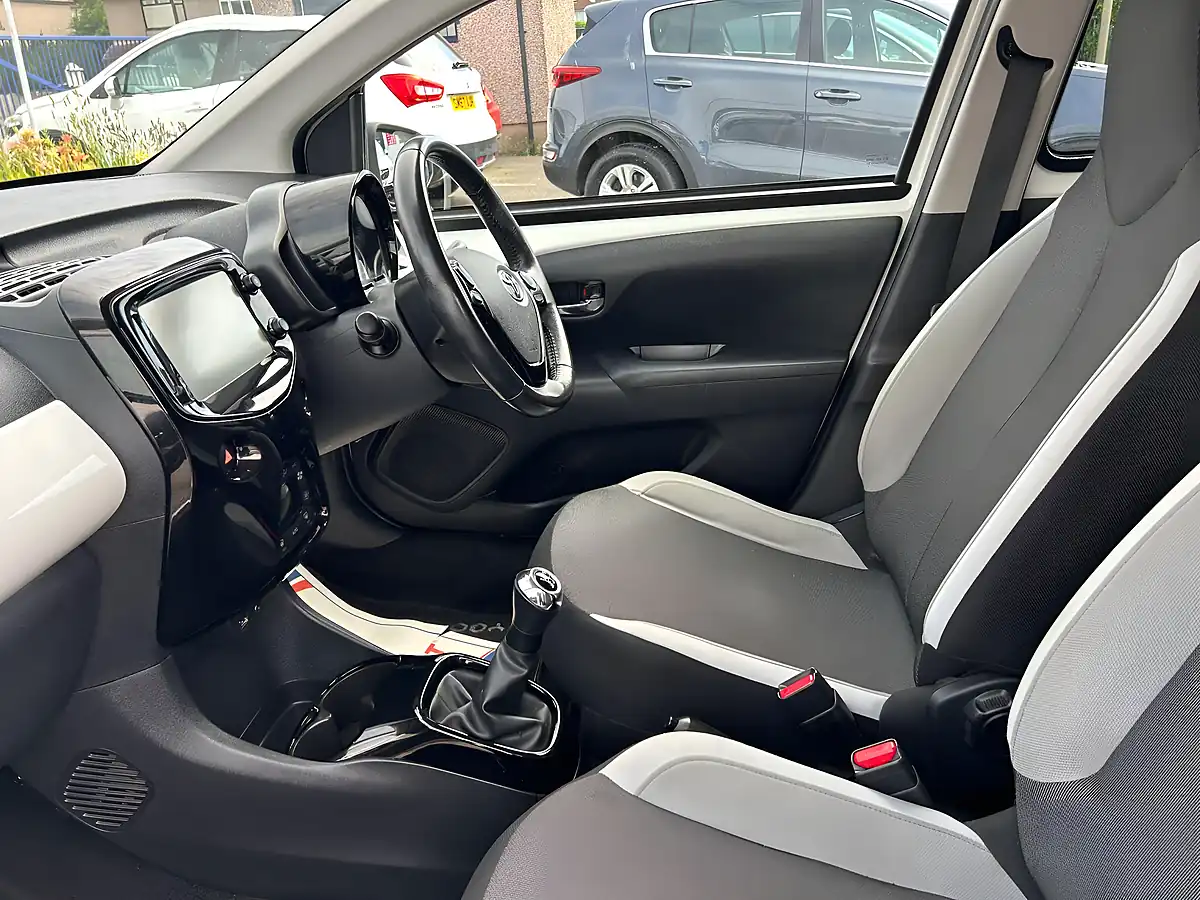 Used 2017 Toyota Aygo X-Press White - Interior and Exterior details 10