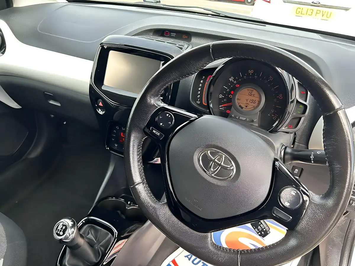 Used 2017 Toyota Aygo X-Press White - Interior and Exterior details 13