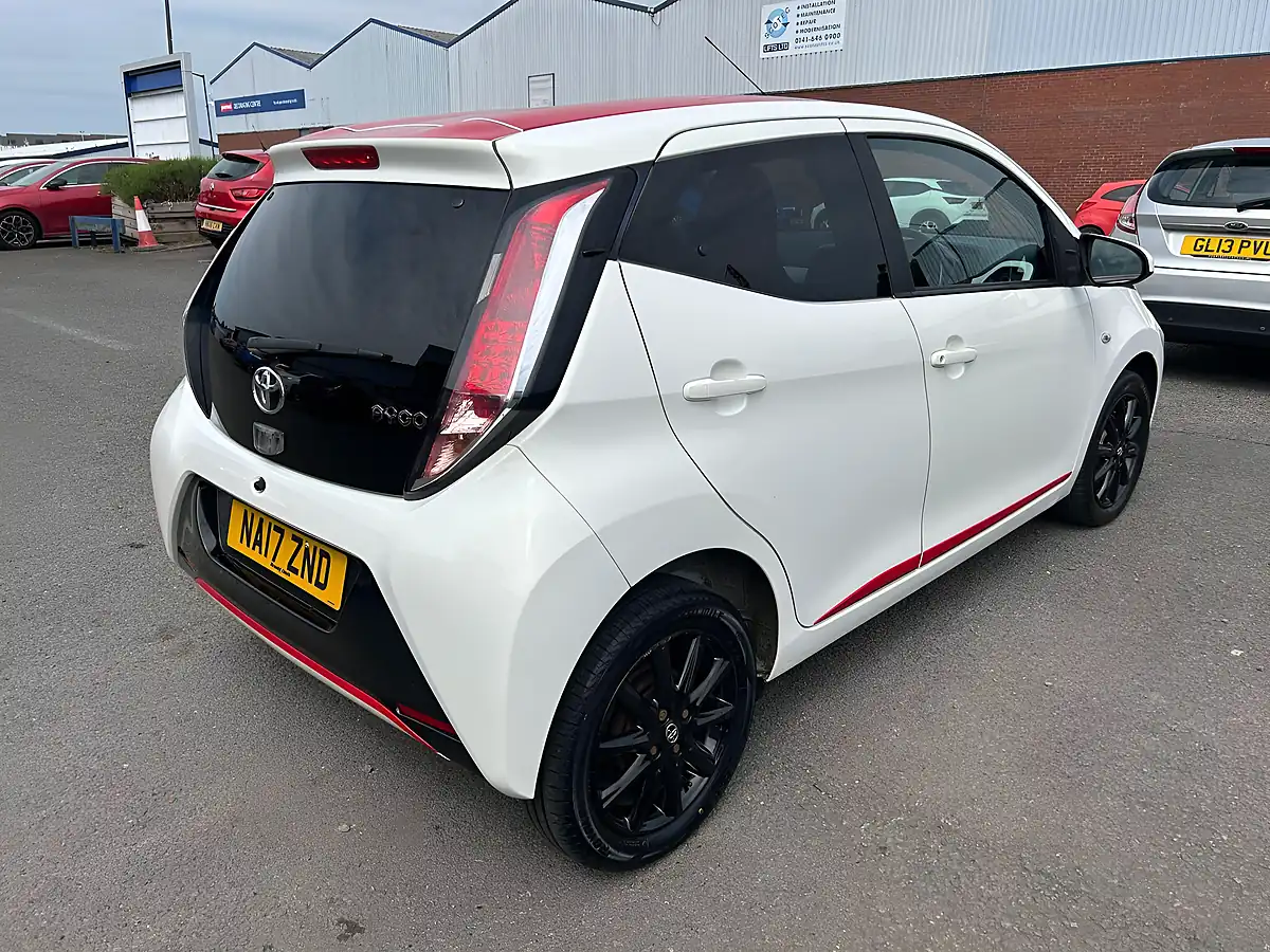 Used 2017 Toyota Aygo X-Press White - Interior and Exterior details 4