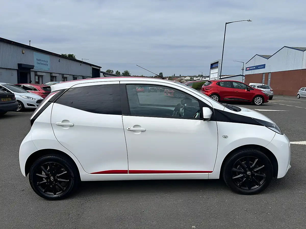 Used 2017 Toyota Aygo X-Press White - Interior and Exterior details 5