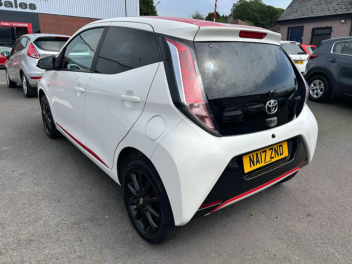 Used 2017 Toyota Aygo X-Press White - Interior and Exterior details 9