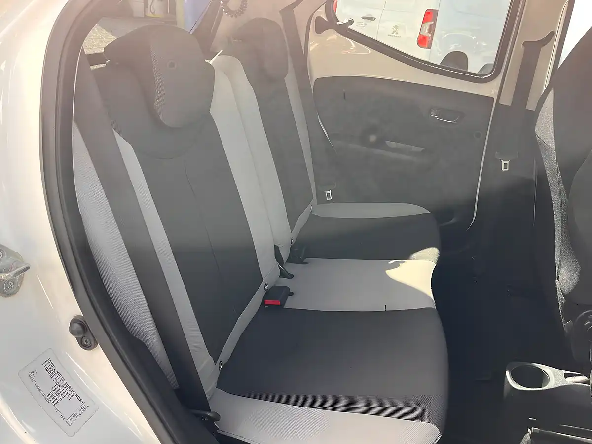 Used 2017 Toyota Aygo X-Press White - Interior and Exterior details 12