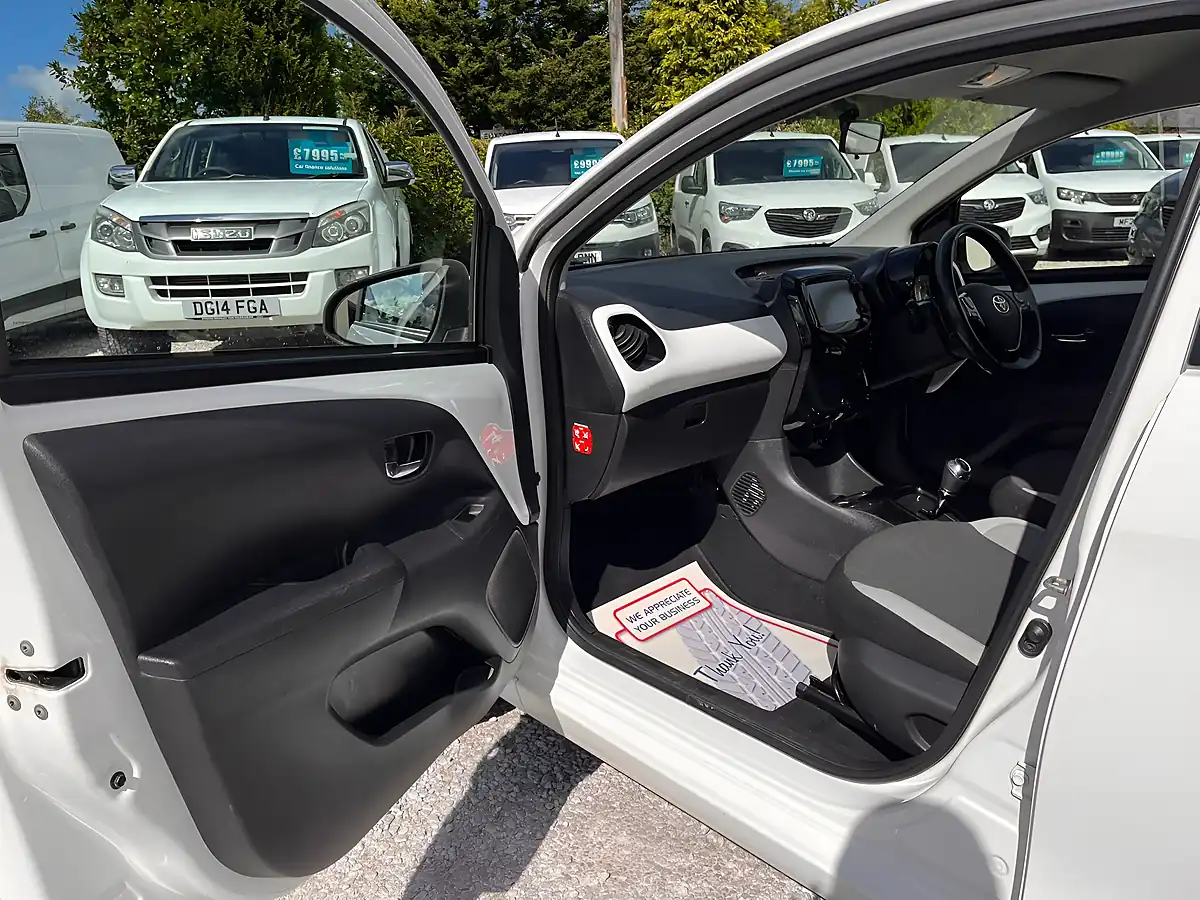 Used 2017 Toyota Aygo X-Press White - Interior and Exterior details 15
