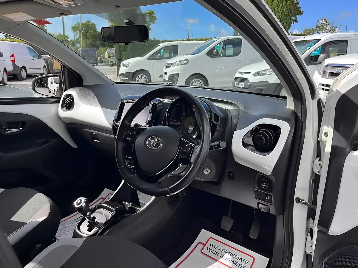 Used 2017 Toyota Aygo X-Press White - Interior and Exterior details 18