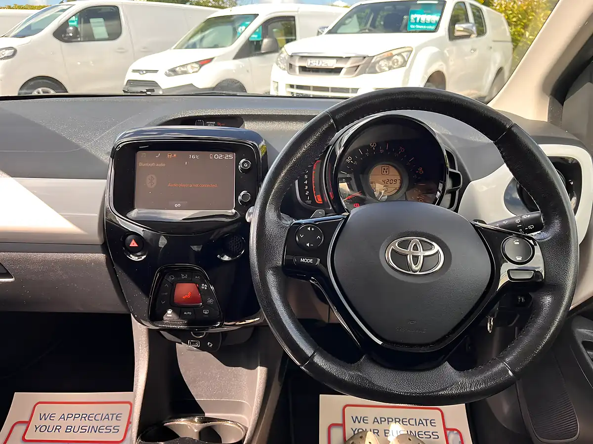 Used 2017 Toyota Aygo X-Press White - Interior and Exterior details 3