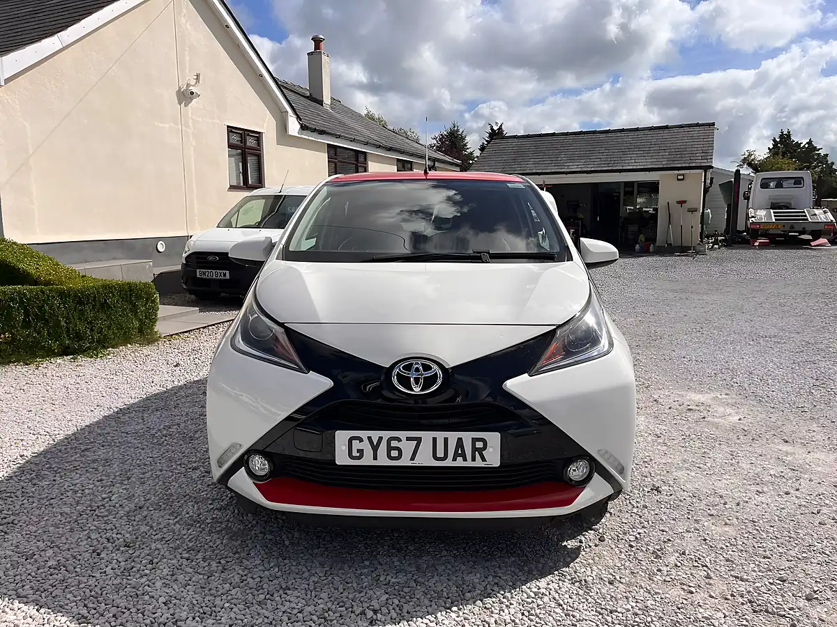 Used 2017 Toyota Aygo X-Press White - Interior and Exterior details 4