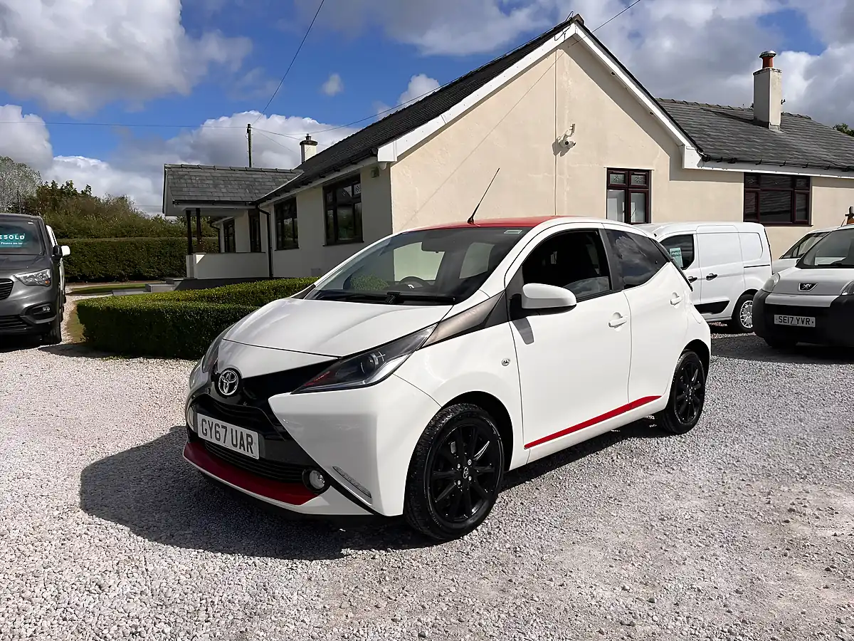 Used 2017 Toyota Aygo X-Press White - Interior and Exterior details 5