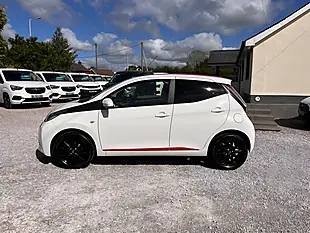 Used 2017 Toyota Aygo X-Press White - Interior and Exterior details 7