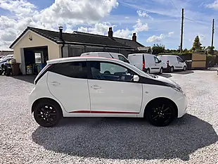 Used 2017 Toyota Aygo X-Press White - Interior and Exterior details 8
