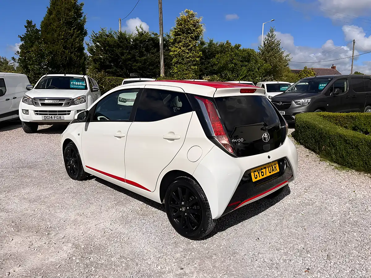 Used 2017 Toyota Aygo X-Press White - Interior and Exterior details 9