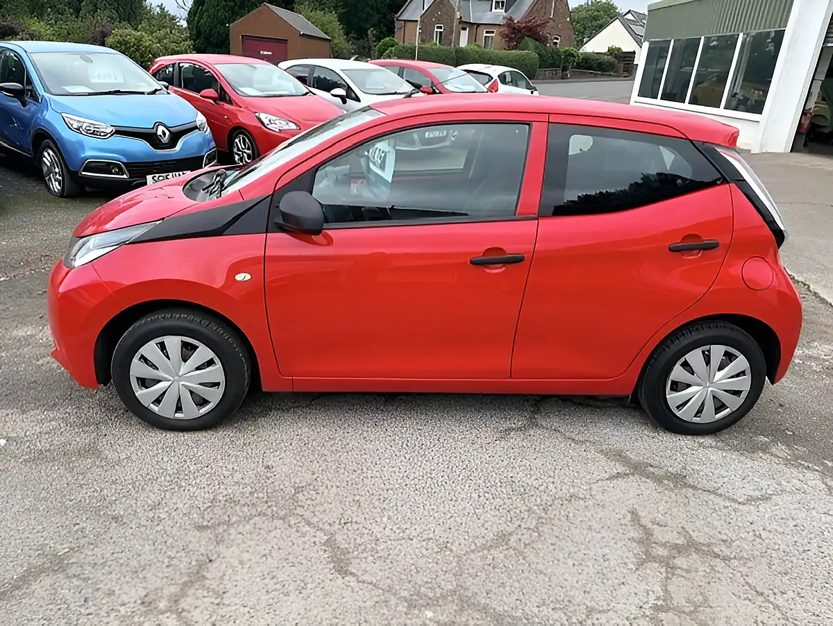Used 2017 Toyota Aygo X Red - Interior and Exterior details 4