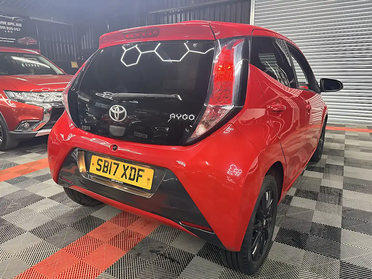 Used 2017 Toyota Aygo X-Style Red - Interior and Exterior details 10