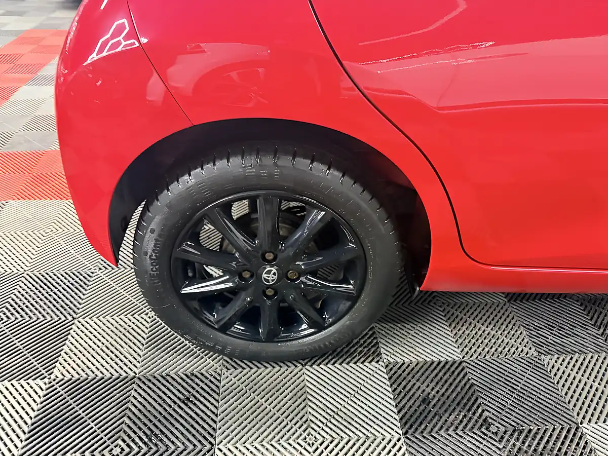 Used 2017 Toyota Aygo X-Style Red - Interior and Exterior details 16