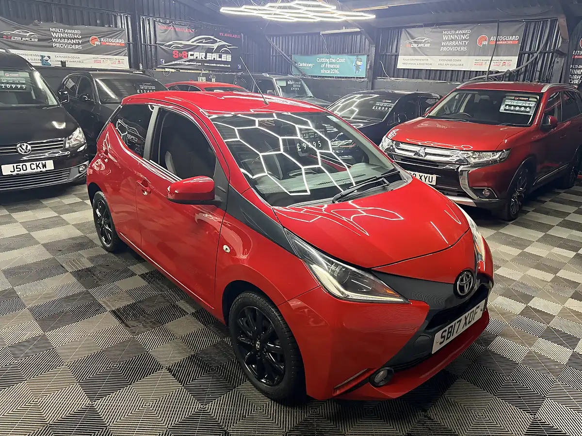 Used 2017 Toyota Aygo X-Style Red - Interior and Exterior details 3