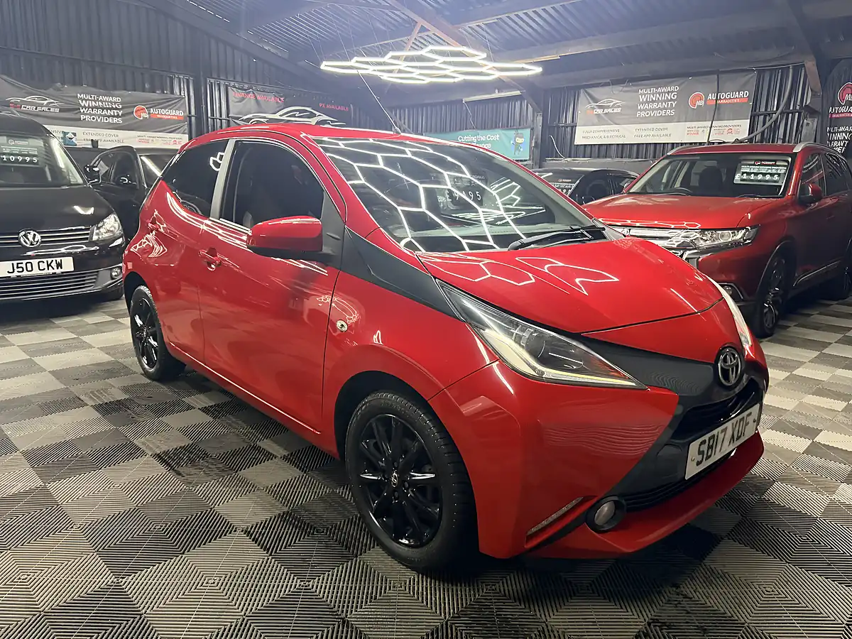 Used 2017 Toyota Aygo X-Style Red - Interior and Exterior details 4
