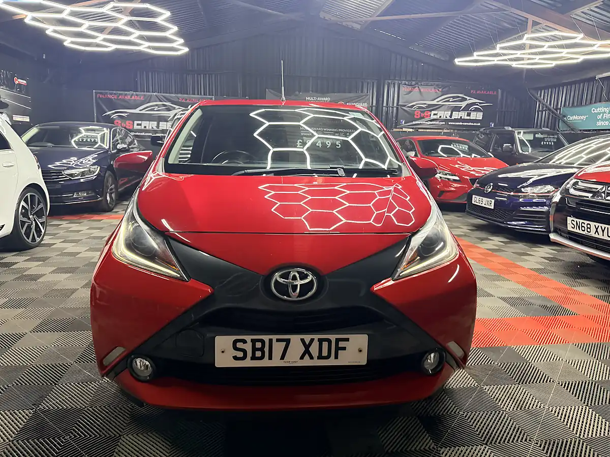 Used 2017 Toyota Aygo X-Style Red - Interior and Exterior details 5