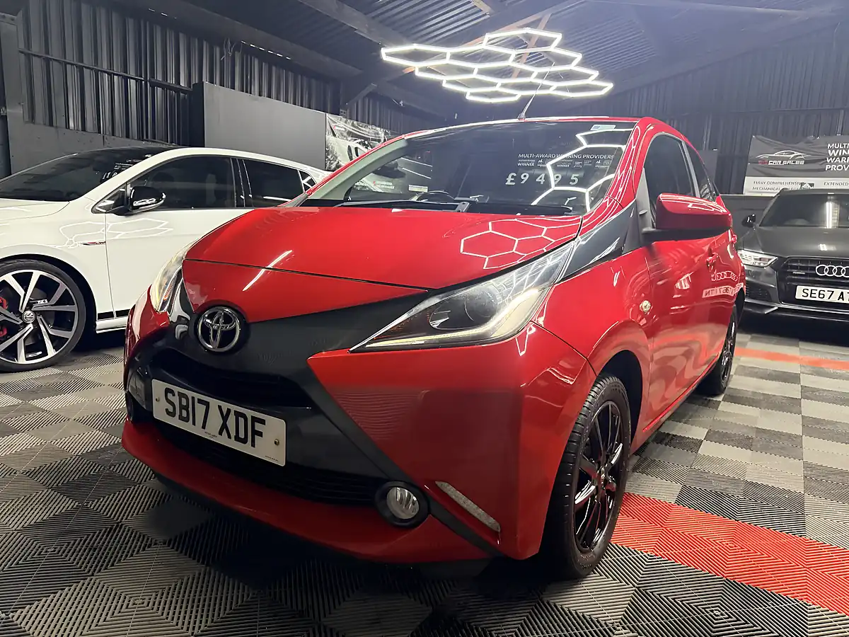Used 2017 Toyota Aygo X-Style Red - Interior and Exterior details 6