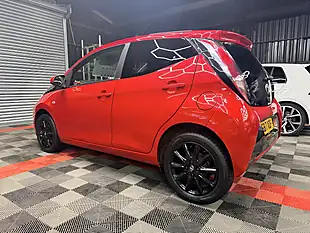 Used 2017 Toyota Aygo X-Style Red - Interior and Exterior details 7