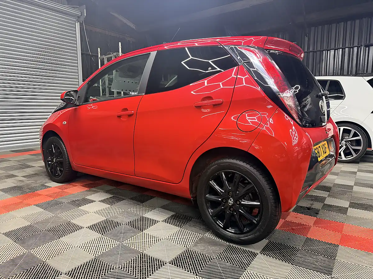 Used 2017 Toyota Aygo X-Style Red - Interior and Exterior details 7