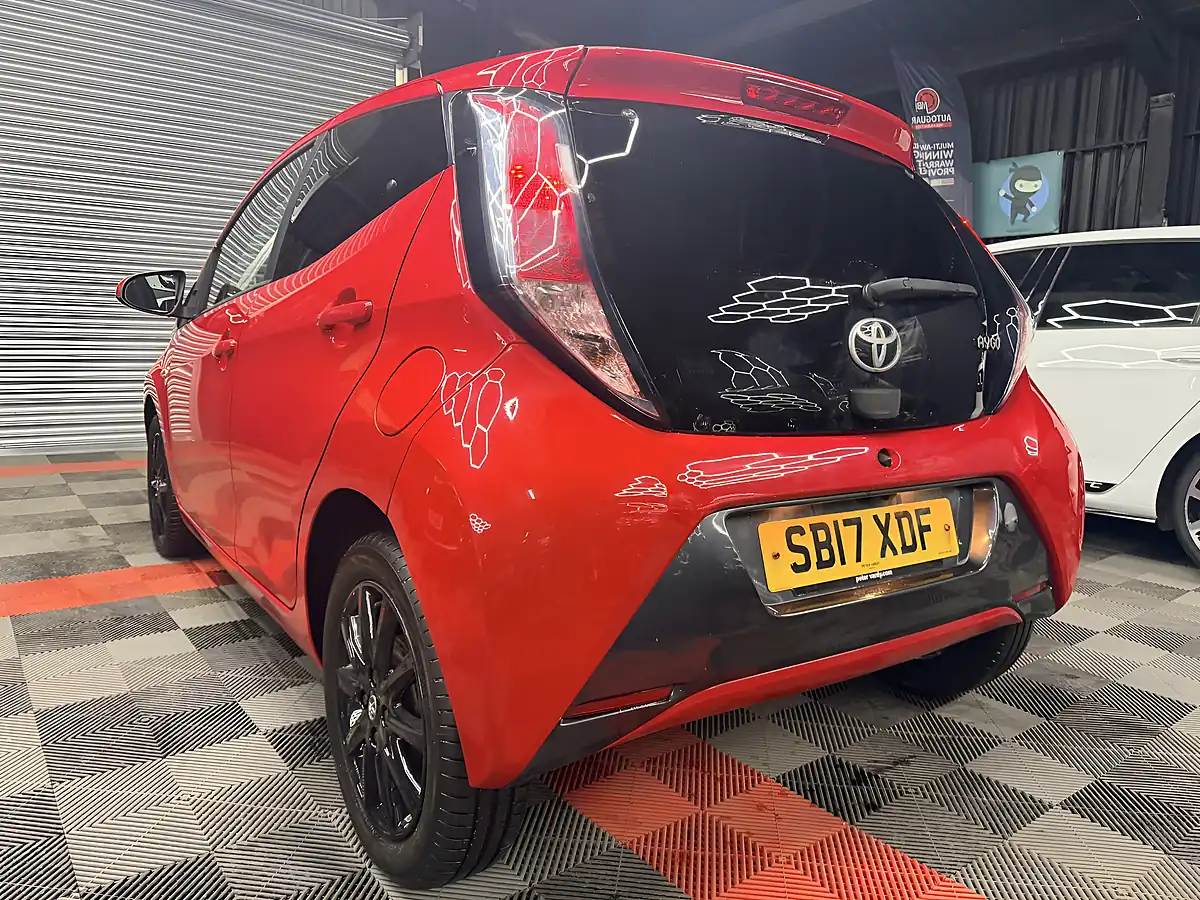 Used 2017 Toyota Aygo X-Style Red - Interior and Exterior details 8