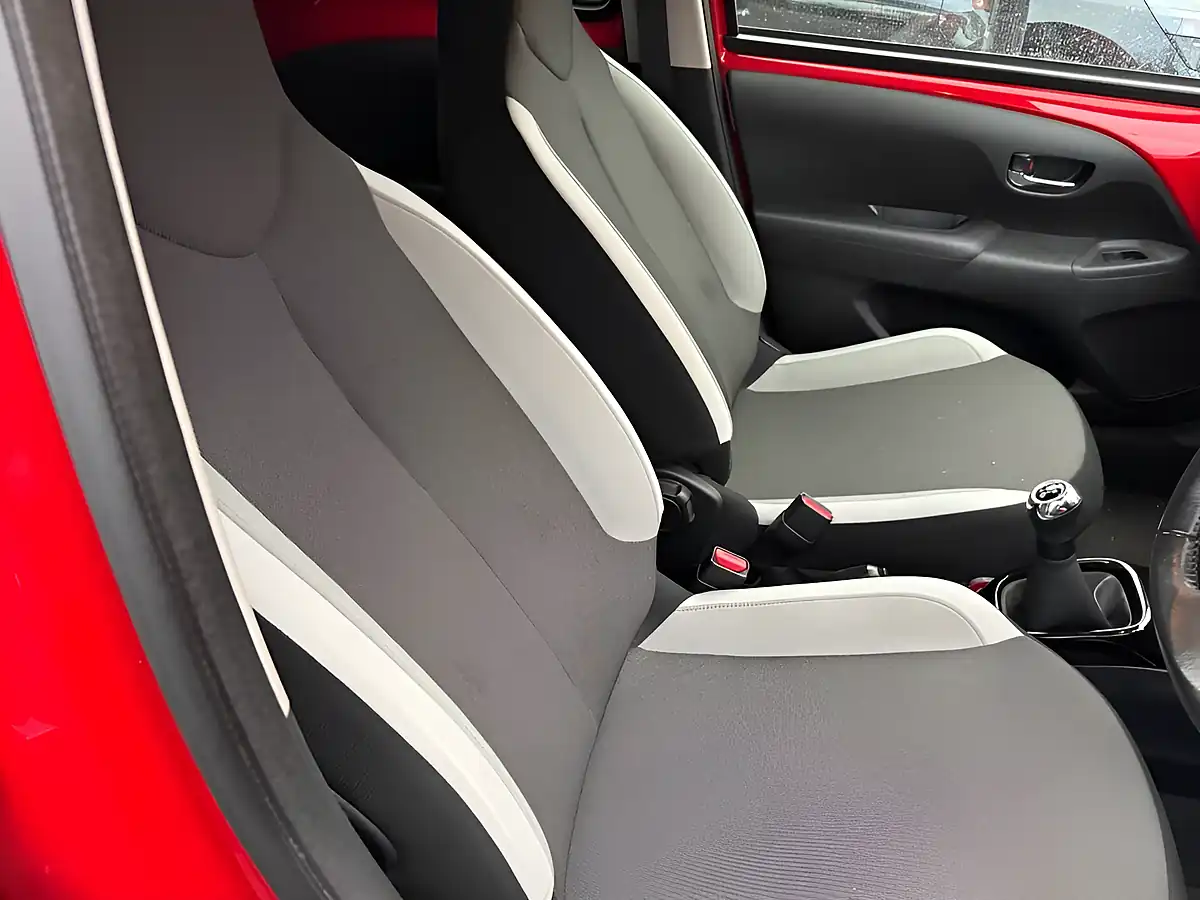 Used 2017 Toyota Aygo X-Style Red - Interior and Exterior details 7