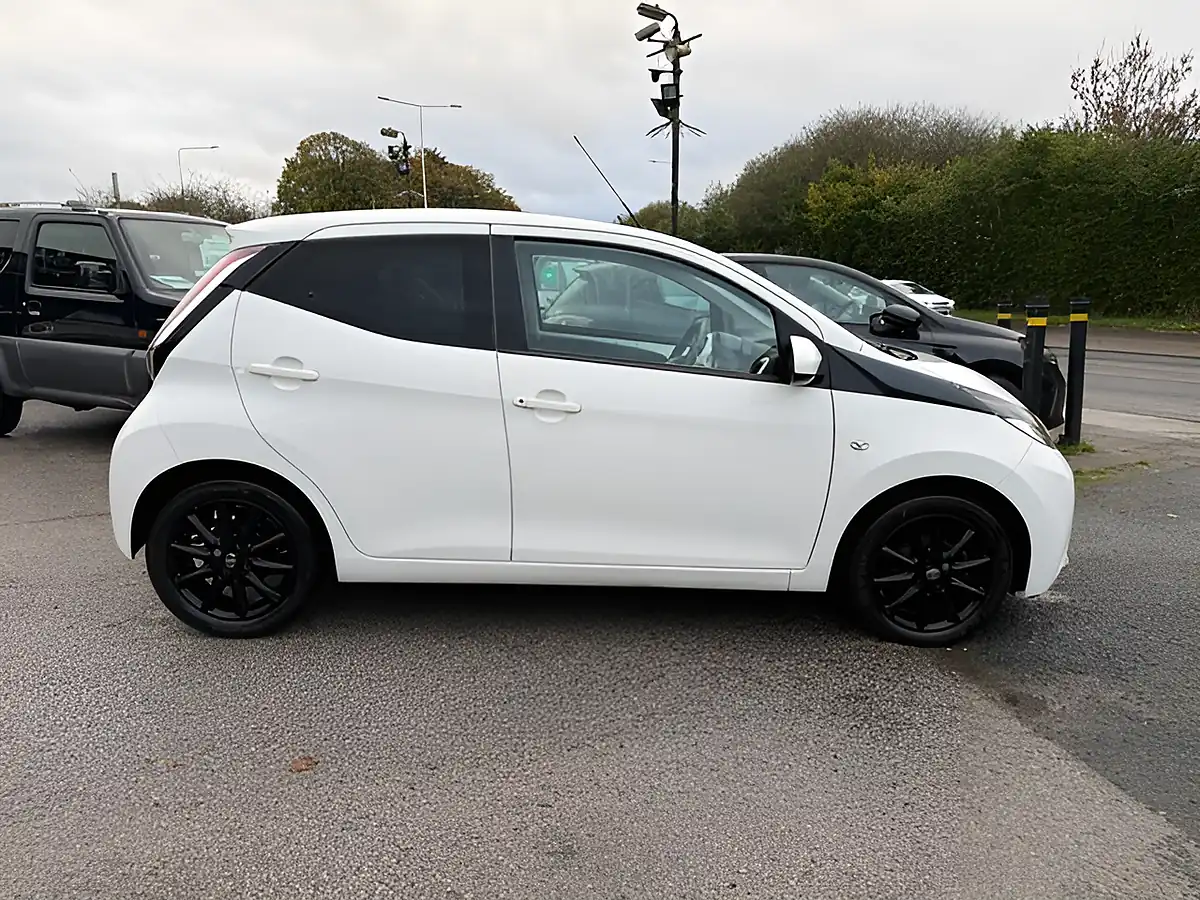 Used 2017 Toyota Aygo X-Style White - Interior and Exterior details 2