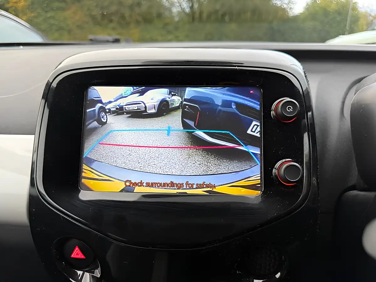 Used 2017 Toyota Aygo X-Style White - Interior and Exterior details 20