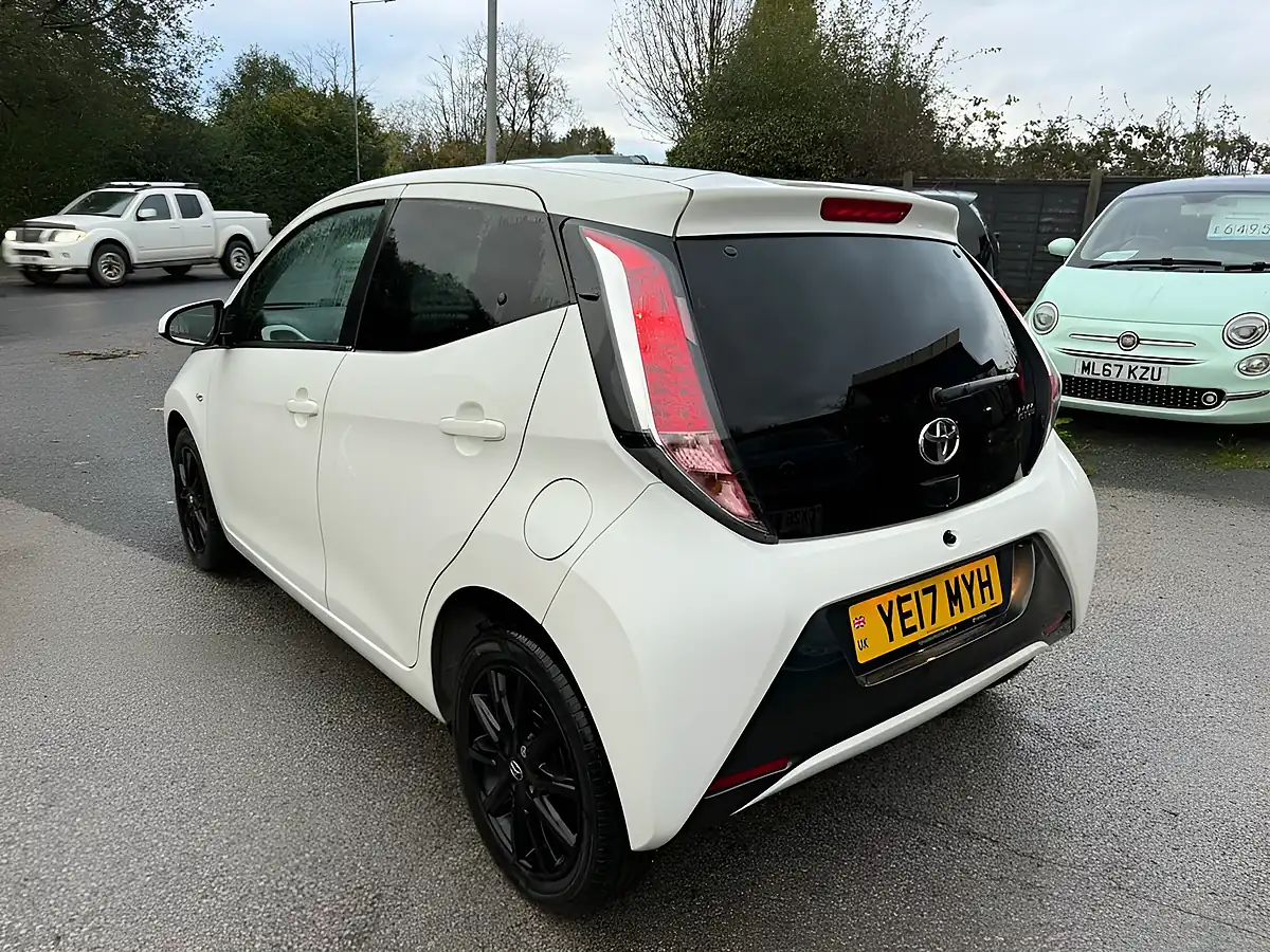 Used 2017 Toyota Aygo X-Style White - Interior and Exterior details 3