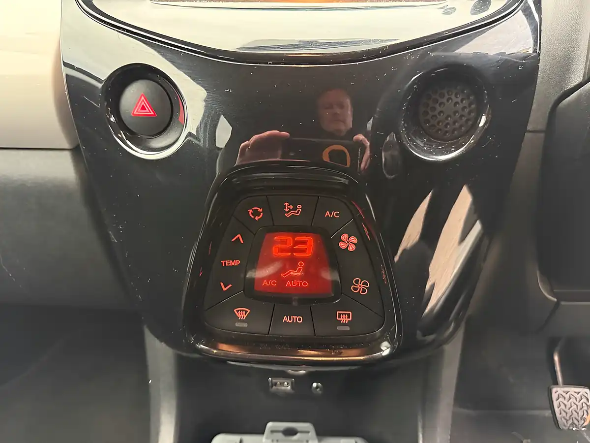 Used 2017 Toyota Aygo X-Style White - Interior and Exterior details 6