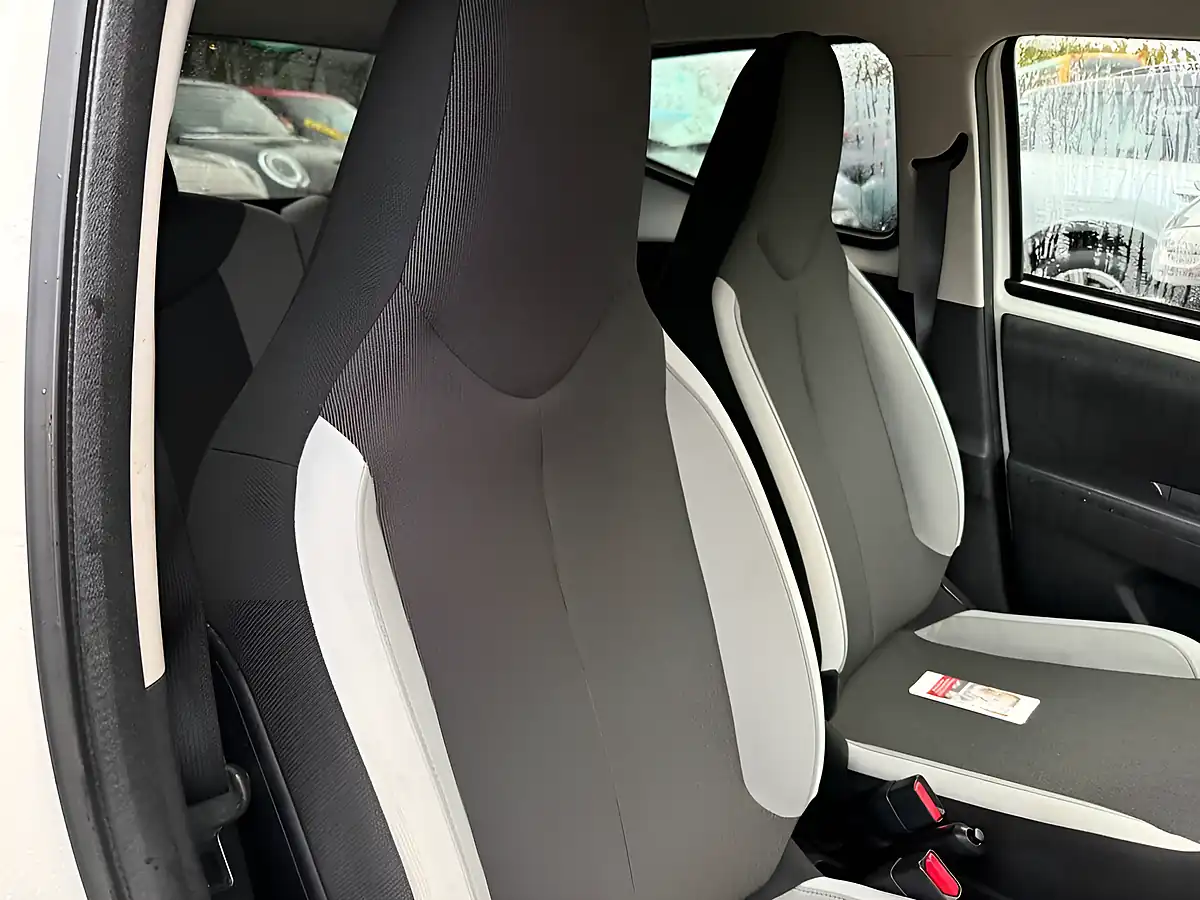 Used 2017 Toyota Aygo X-Style White - Interior and Exterior details 7