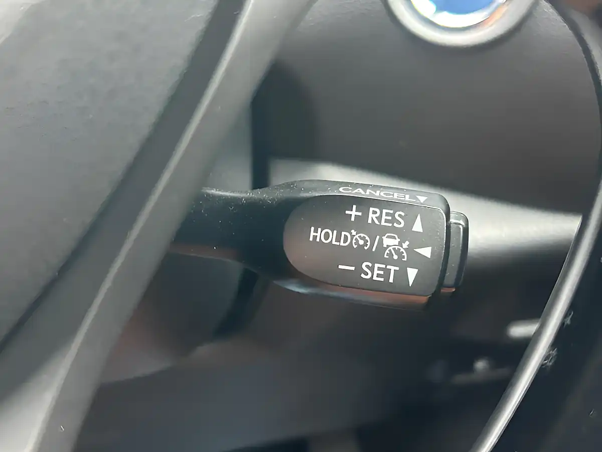 Used 2017 Toyota C-Hr Dynamic Blue - Interior and Exterior details 16