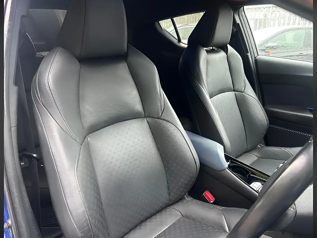 Used 2017 Toyota C-Hr Dynamic Blue - Interior and Exterior details 4
