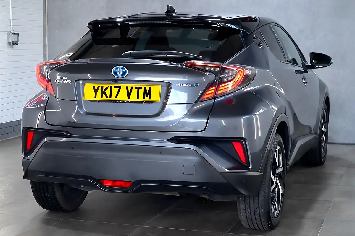 Used 2017 Toyota C-Hr Dynamic Decuma Grey - Interior and Exterior details 10
