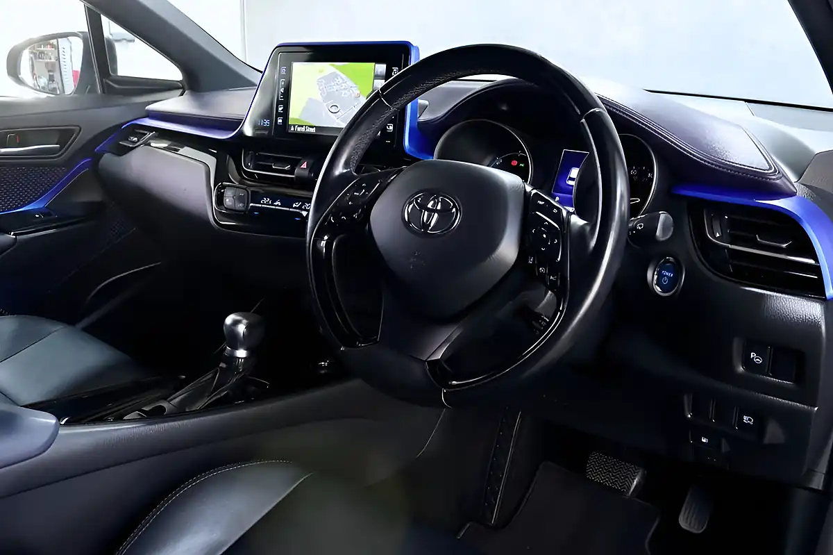 Used 2017 Toyota C-Hr Dynamic Decuma Grey - Interior and Exterior details 12