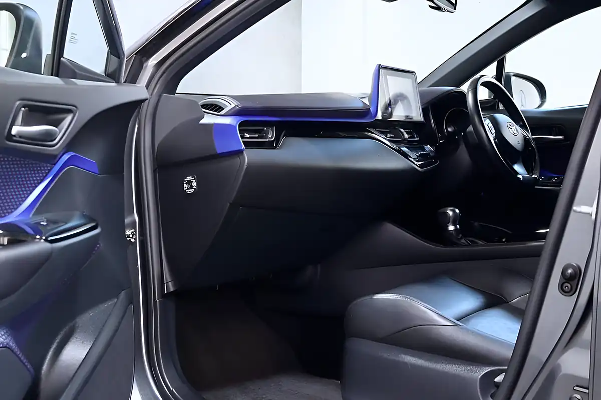 Used 2017 Toyota C-Hr Dynamic Decuma Grey - Interior and Exterior details 3