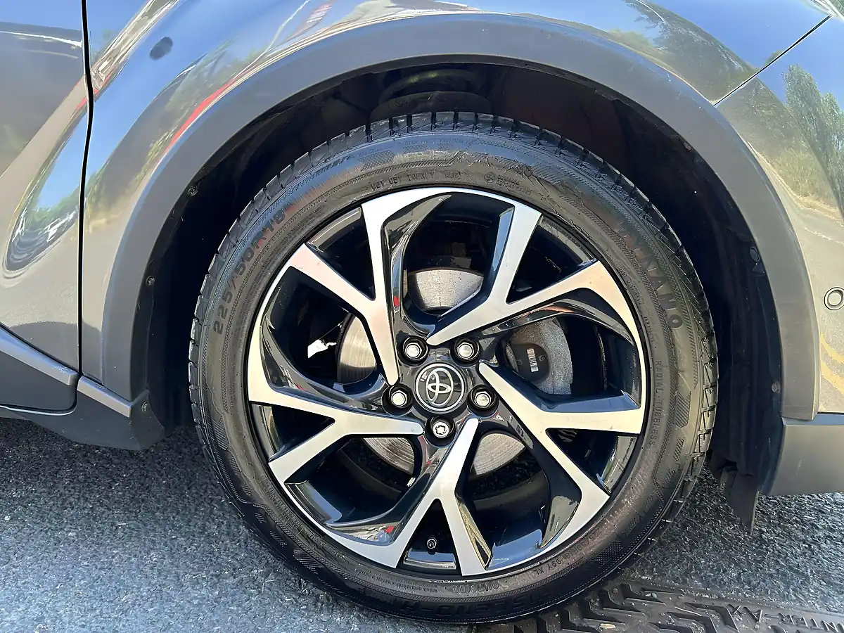 Used 2017 Toyota C-Hr Dynamic Grey - Interior and Exterior details 11