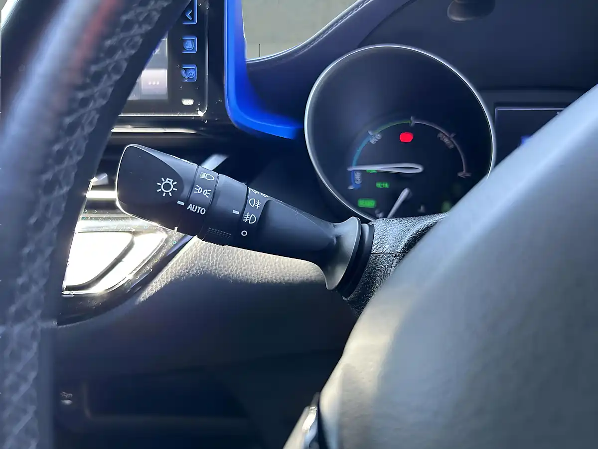 Used 2017 Toyota C-Hr Dynamic Grey - Interior and Exterior details 16