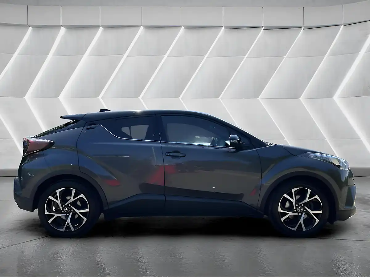 Used 2017 Toyota C-Hr Dynamic Grey - Interior and Exterior details 5